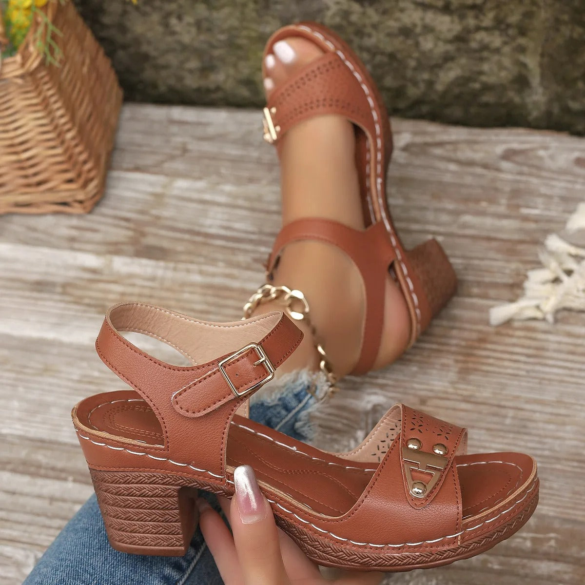 Evelyn | Cross-Strap Sandals Block Heel Platform Cushioned